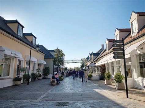 la vale village outlet